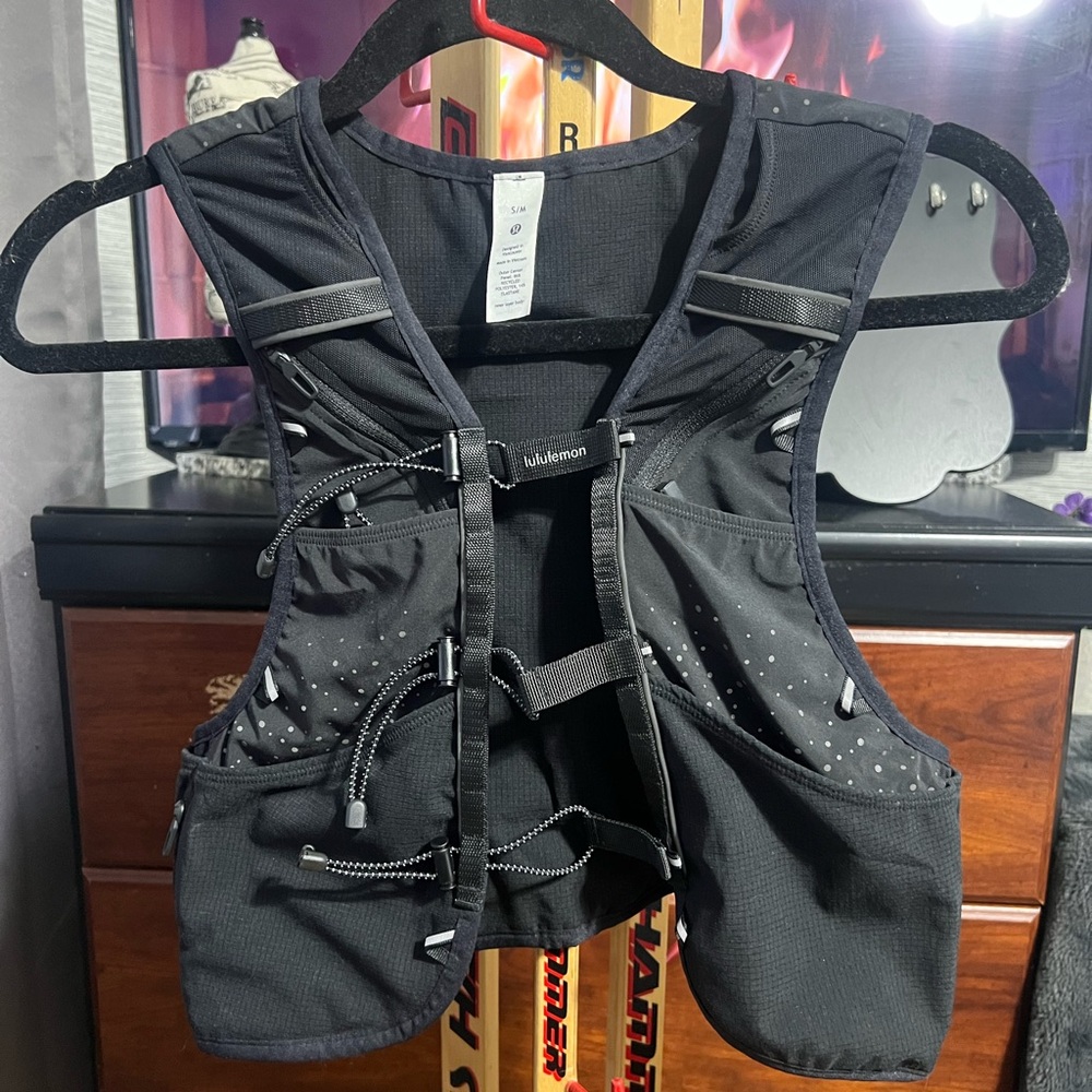 lululemon athletica Black Running Vest with Reflective Accents